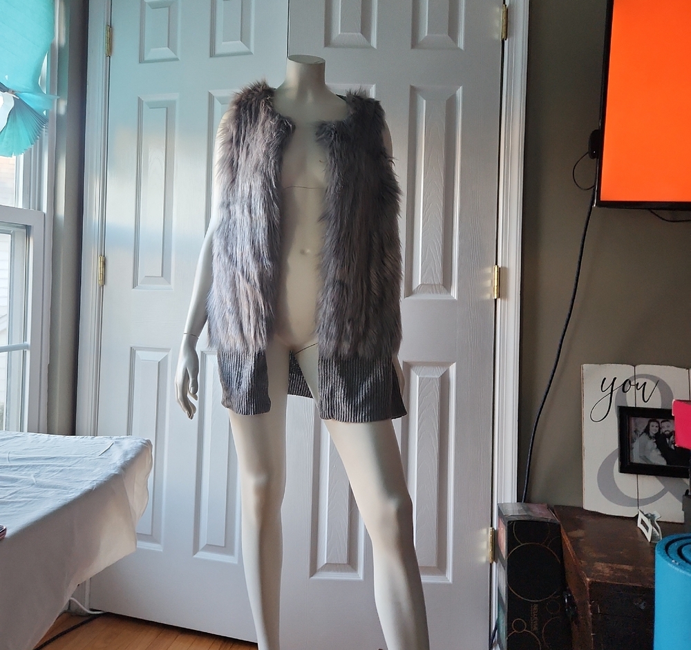 Elegant Women's Faux Fur Vest in Gray